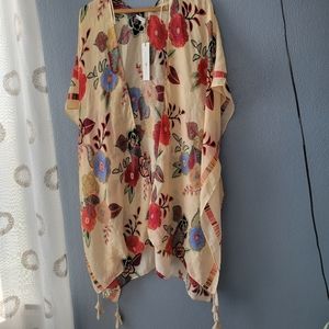 NWT Woven Heart boho Kimono. Summer cardigan. Floral print. Trassal setail